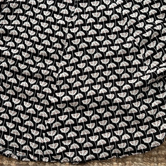 Bobeau Black and White Leaf Maxi Skirt - Picture 2 of 6